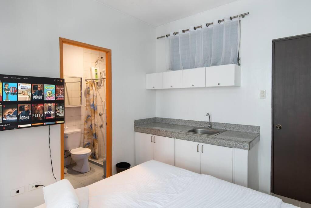 Jp Santiago Makati J307 Apartment